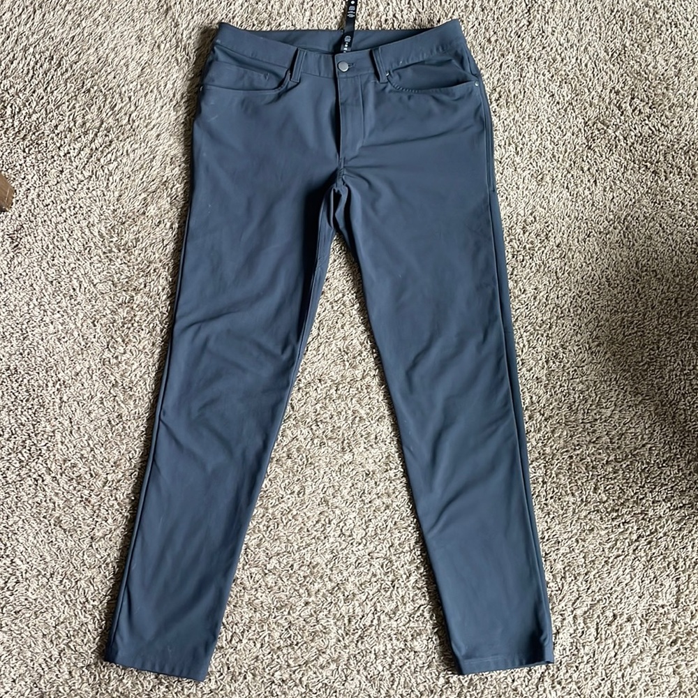 Lululemon Mens gray Anthracite pant size 31 X 30